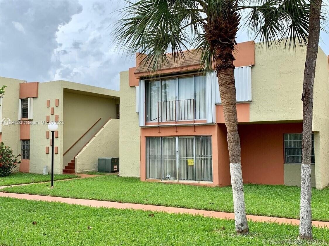 Primary Photo - 9380 W Flagler St