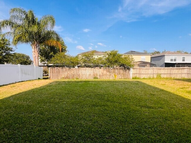 Building Photo - 2126 Portcastle Cir