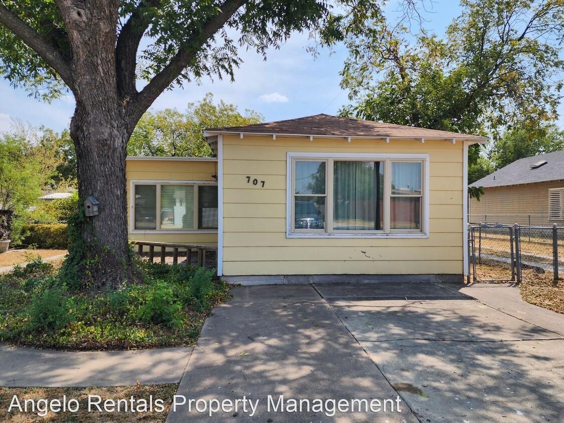 Primary Photo - 3 br, 1 bath House - 707 W Ave J