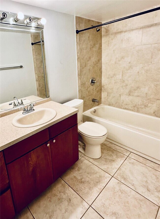 Building Photo - 7204 Fairway Dr