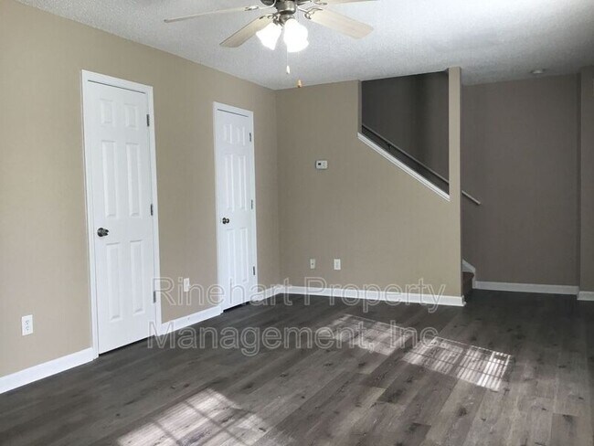 Building Photo - 929 Kentwood Dr