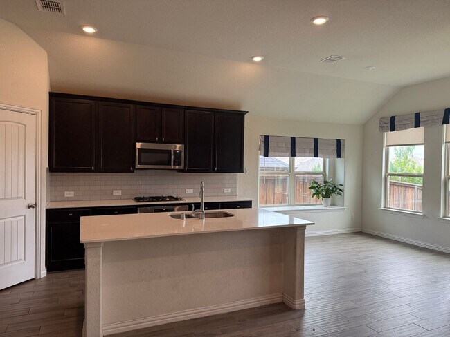 Foto del edificio - 5609 Annie Creek Rd