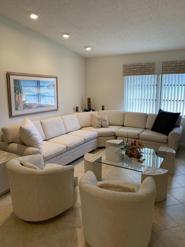 Building Photo - 6128 Kings Gate Cir