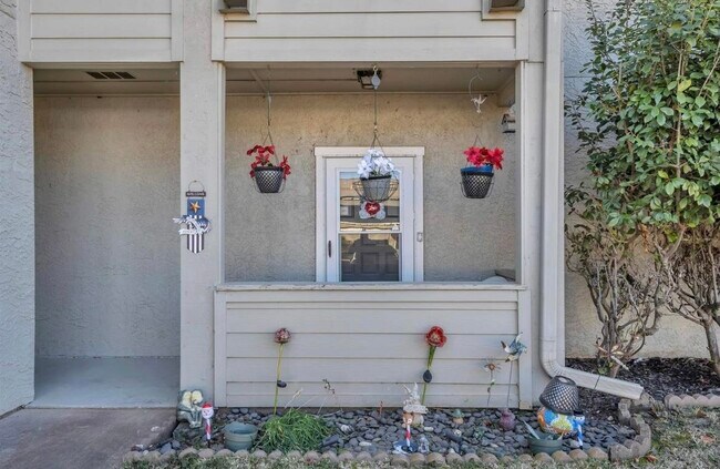 Foto del edificio - 604 Highcrest Dr