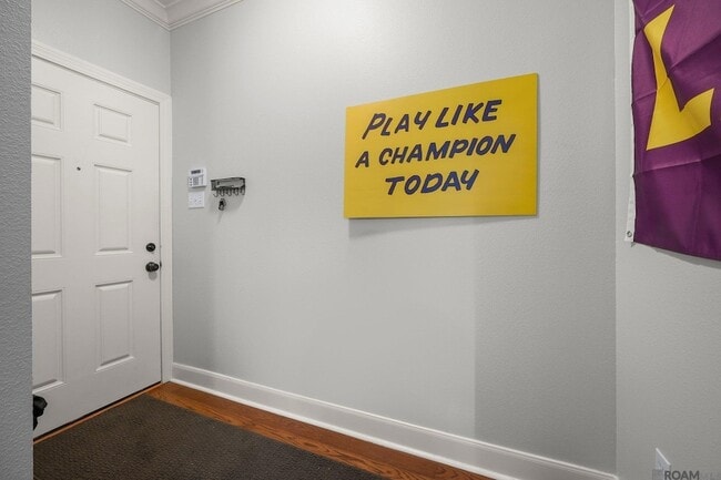 Photo - 710 E Boyd Dr Apartment