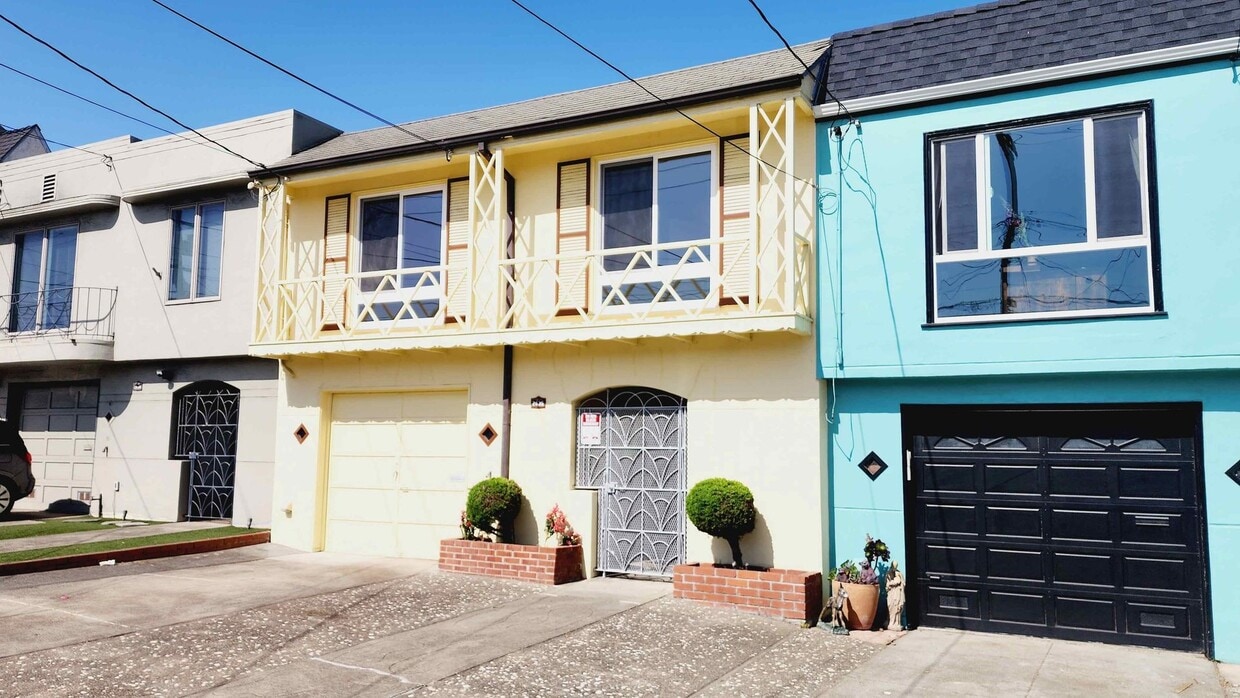 Foto principal - Sunset Single-Family Home Available for Le...
