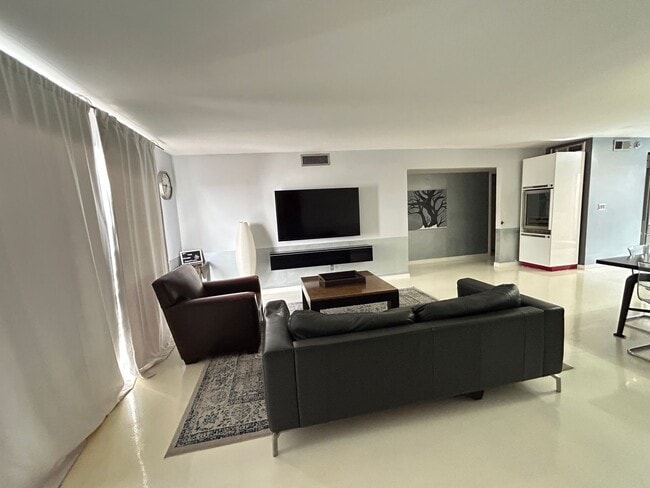 Building Photo - Stunning updated 2 Bedroom, 2 Bathroom, 2 car garage in heart of downtown Scottsdale