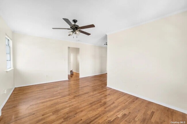 Foto del edificio - 92-15 242nd St