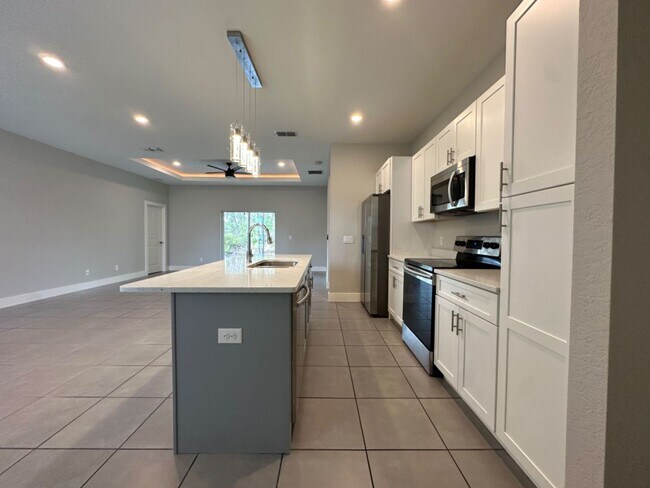 Building Photo - Poinciana Dream home - 4 beds and 2 baths ...