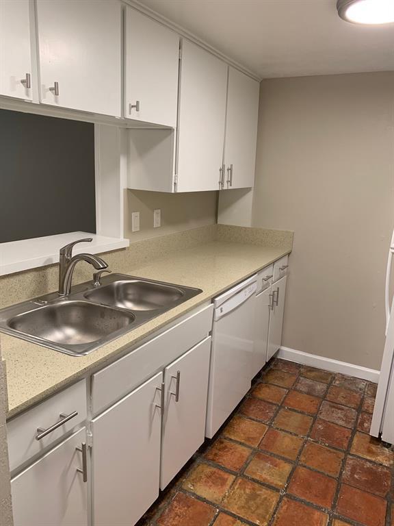 Foto del edificio - 5930 Birchbrook Dr