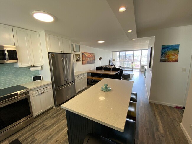 Building Photo - 1717 Ala Wai 2 bedroom 2 bath with 1 assig...