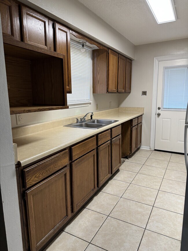 Foto del edificio - 22315 Brownie St