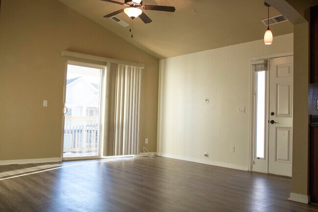 Building Photo - BEAUTIFULLY 2 BEDROOM CONDO IN CENTERRA
