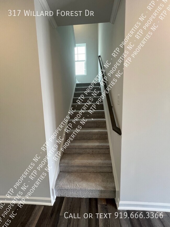 Foto del edificio - 317 Willard Forest Dr