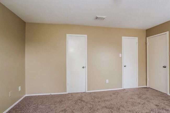 Building Photo - 8822 Woodcamp Dr