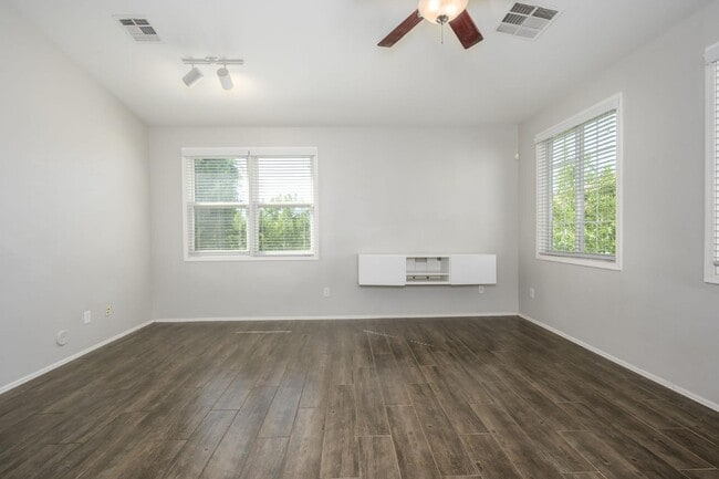 Building Photo - 1322 S Owl Dr