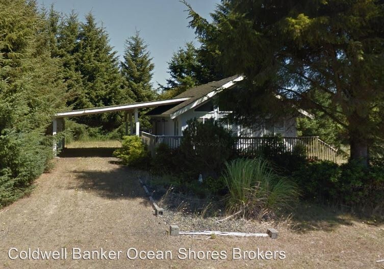 726 Island Cir SE, Ocean Shores, WA 98569 House Rental in Ocean