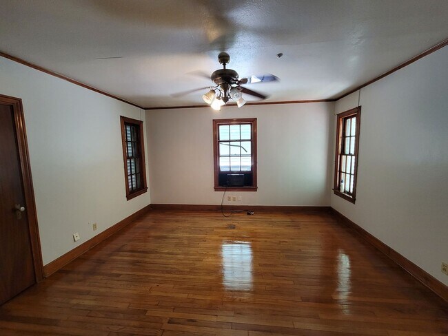 Building Photo - 2112KFRONT