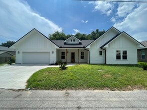 Building Photo - 1321 Cedar Ave S