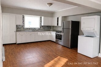 Building Photo - 254 Elm St