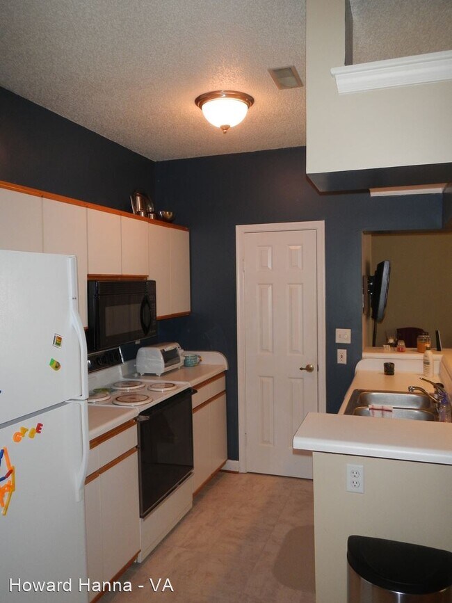 Building Photo - 2 br, 2 bath House - 3208 Jade Court #201