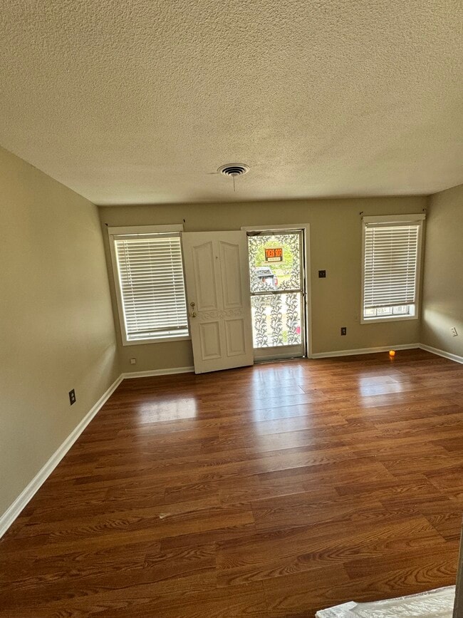 Building Photo - 511 Harris Estate Dr