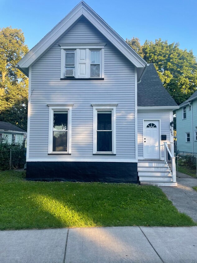 Primary Photo - 695 Meigs St