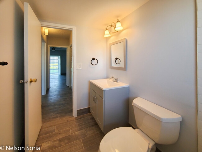 Building Photo - 4 Abbey Ln