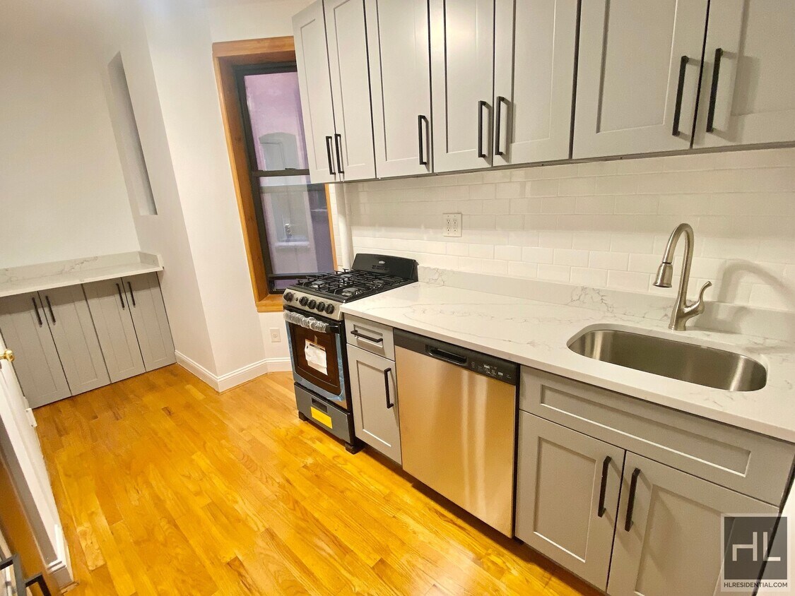 Primary Photo - NO FEE Freshly Updated 1 Bed | East 11th S...