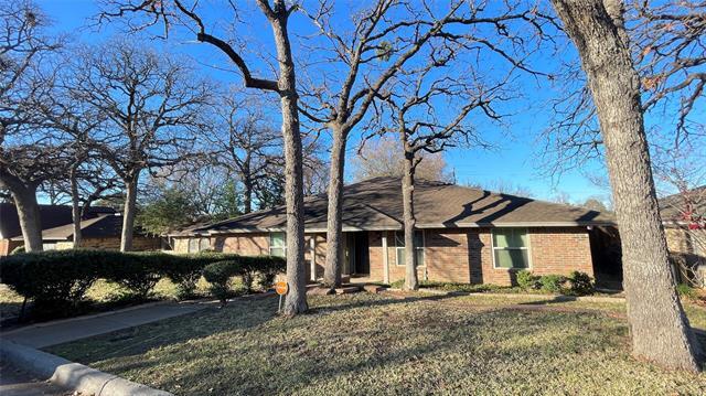 Building Photo - 2103 Castle Oaks Dr