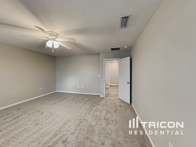 Foto del edificio - 13370 Avery Park Ln