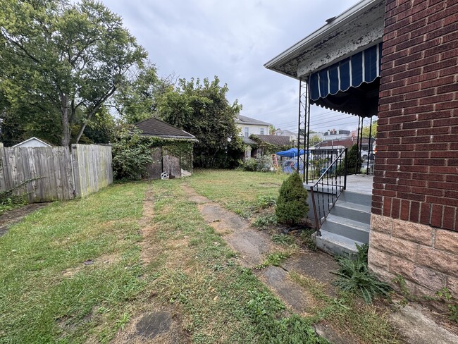 Foto del edificio - 459 N Main St