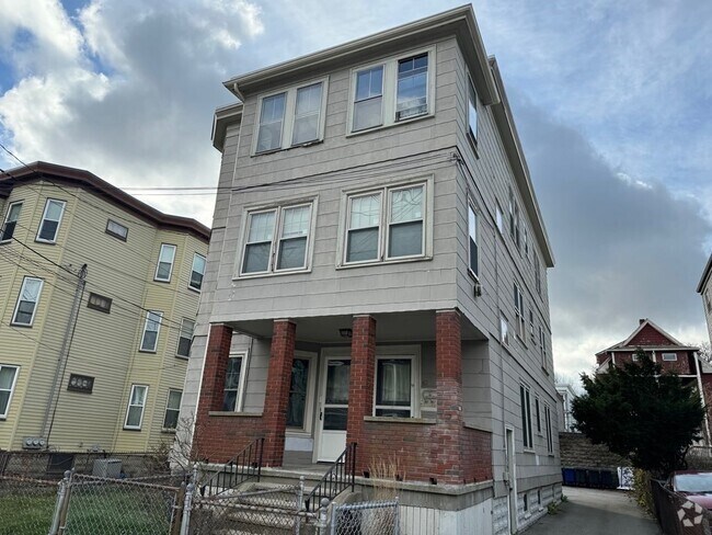 Building Photo - 40 Sydney St