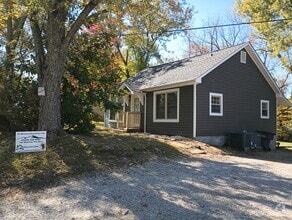Building Photo - 806 N Franklin Ave