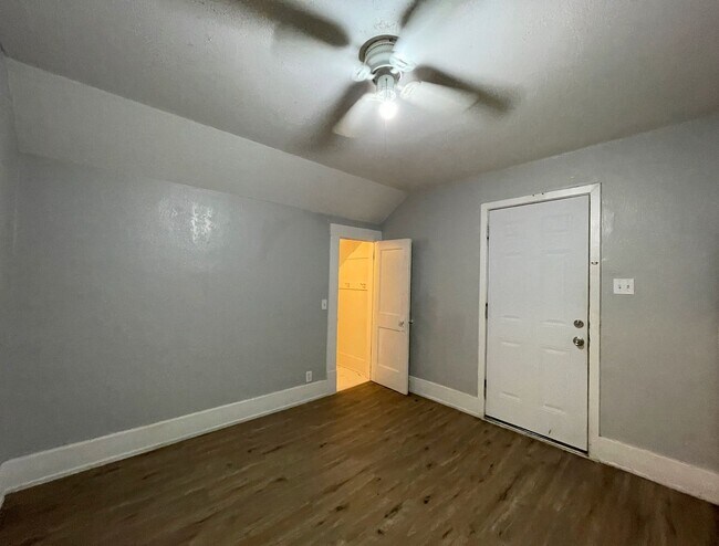 Foto del edificio - 511 N Poplar St