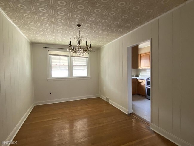 Building Photo - 3 br, 2.5 bath Townhome - 2812 Belmont Ave