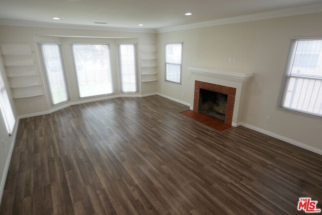 Building Photo - 2334 S Garth Ave