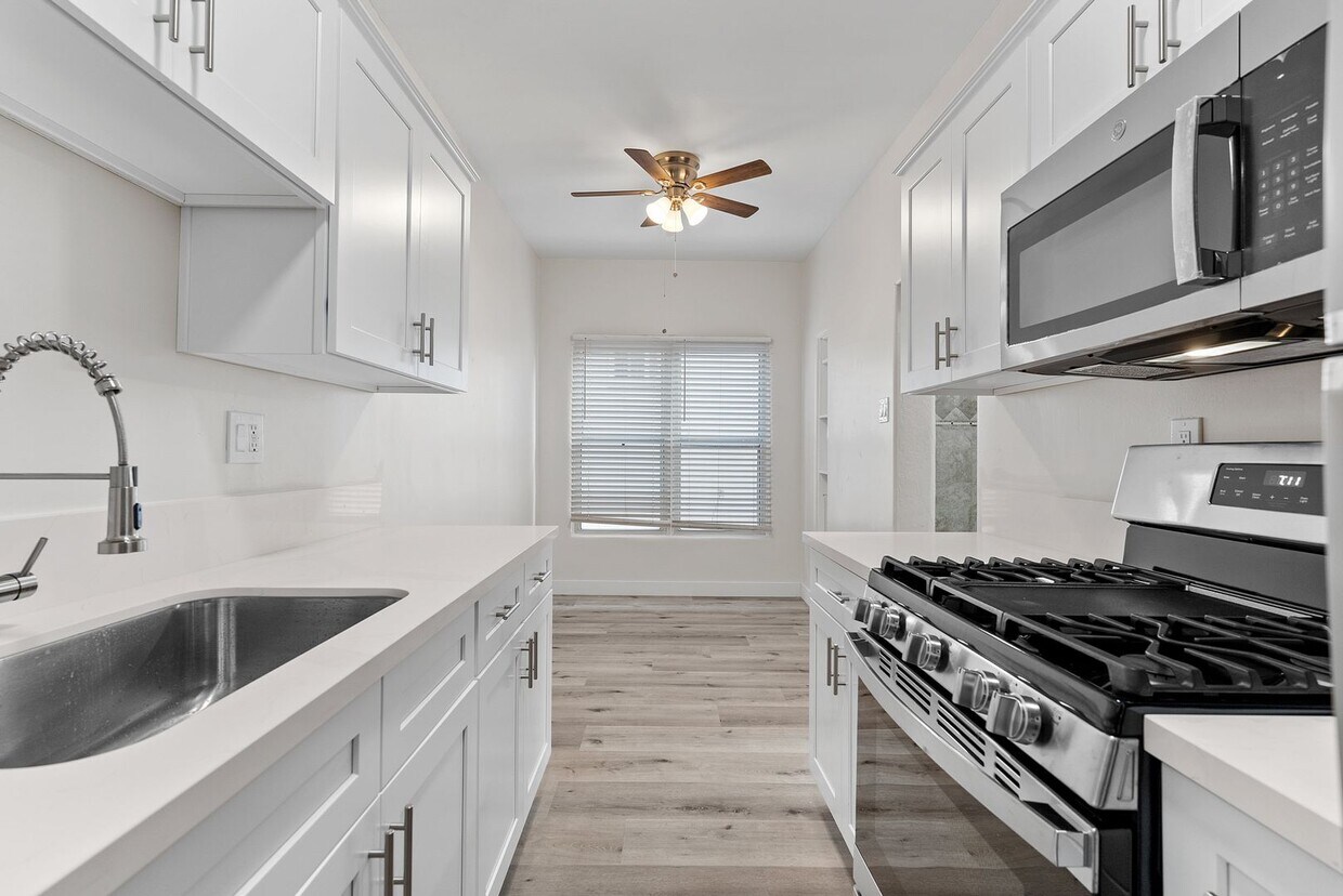 Foto principal - 722 Maine Ave