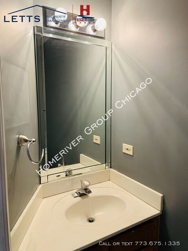 Foto del edificio - 209 E Lake St