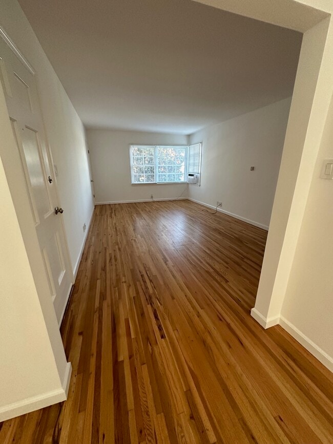 Foto del edificio - 8750 Guthrie Ave