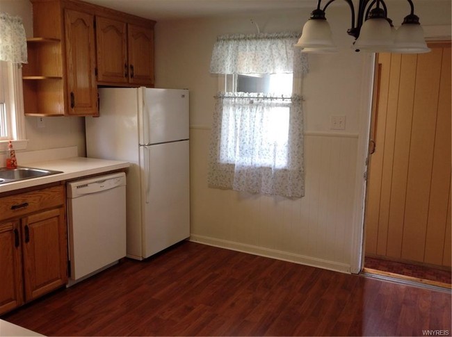 Foto del edificio - 4 bedroom in Lackawanna NY 14218