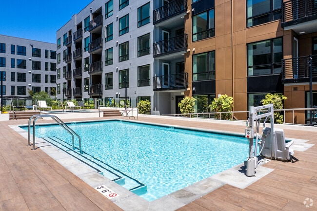 Building Photo - Artizan