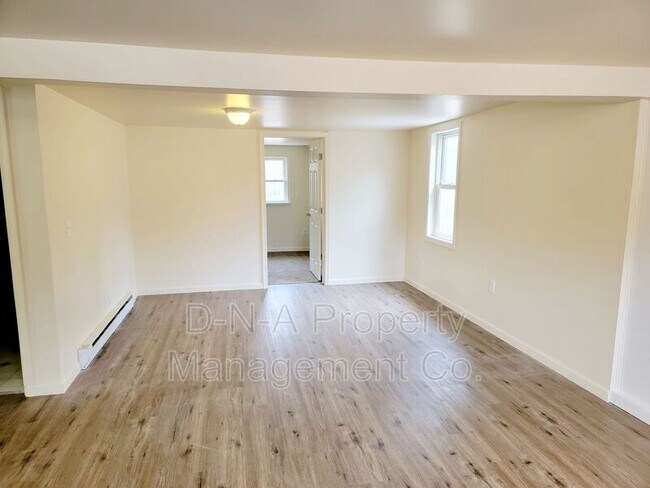 Building Photo - 117 Maggie Way