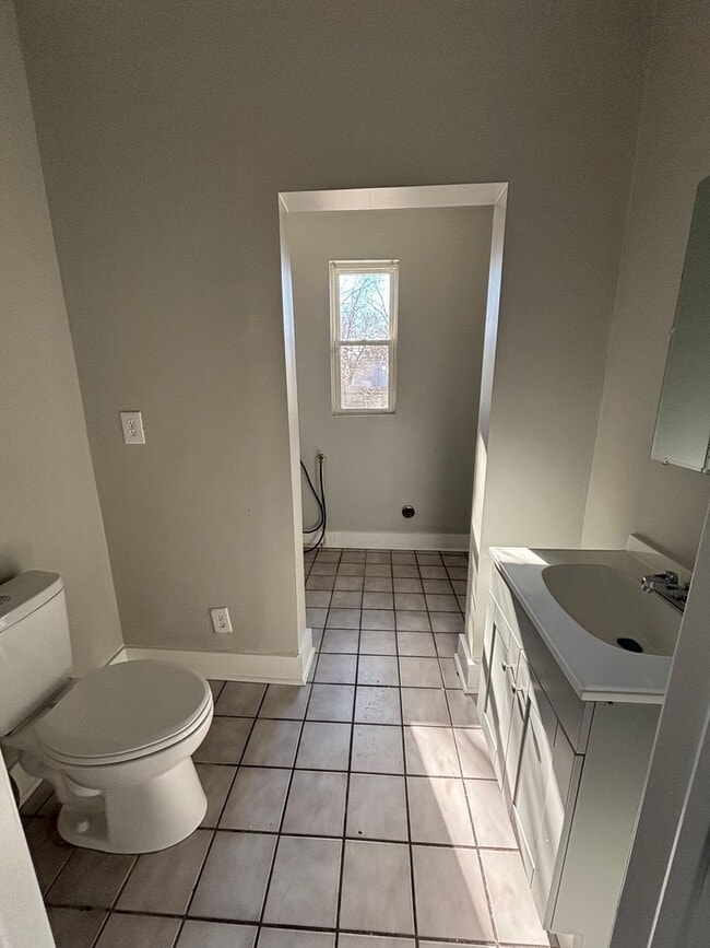 Building Photo - 4 Bedroom in Southern Orchards