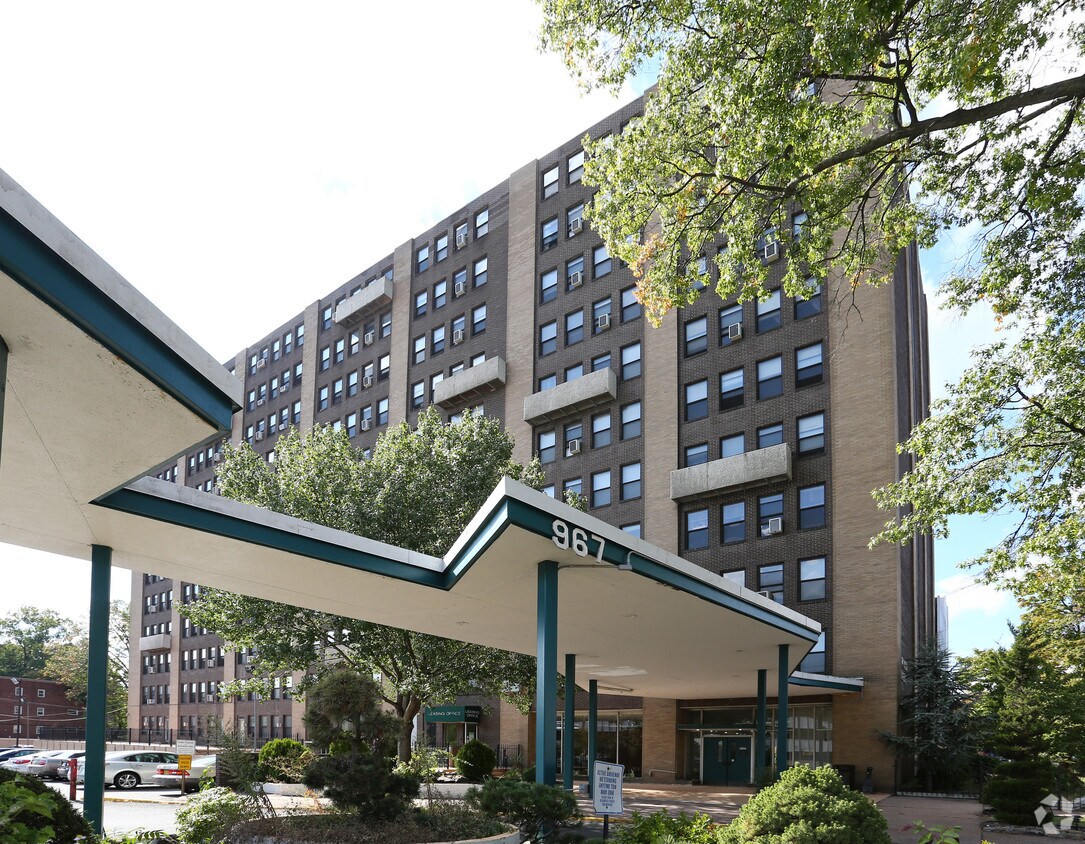 Park View Towers Rentals in Hartford at 967 Asylum Ave Hartford, CT
