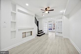 Building Photo - 3241 N Etting St