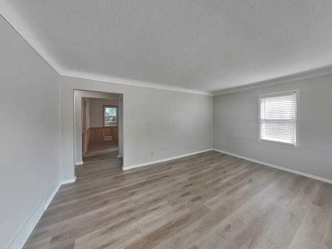 Building Photo - 2080 McKnight Rd N