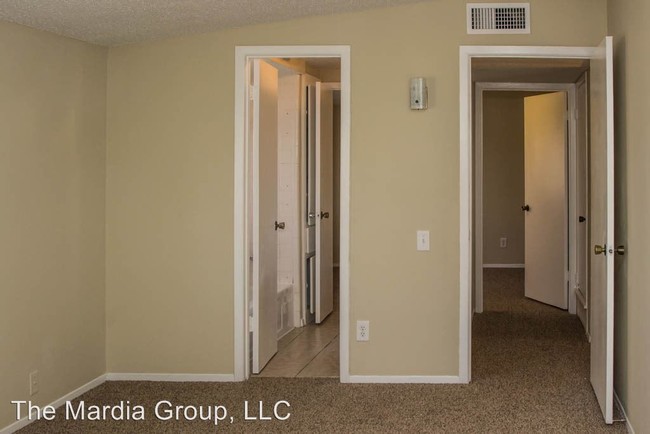 Building Photo - 8740 Santa Rosa Dr