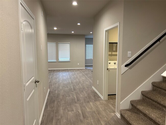 Foto del edificio - 40434 Gdn Hts Ln