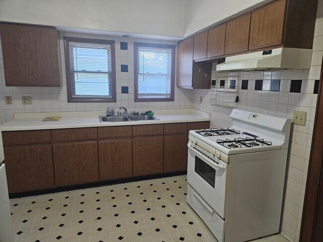 Foto del edificio - 2567 N Frederick Ave
